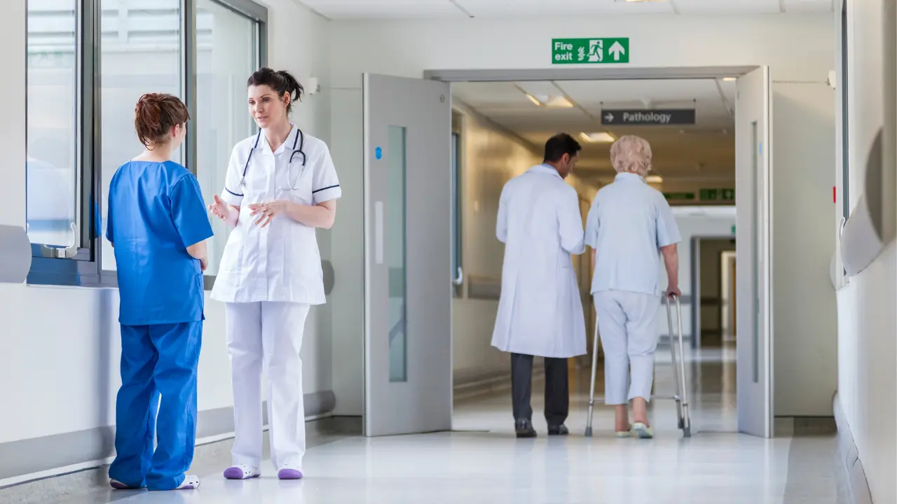 Banco de horas em hospital é um dos temas que mais gera dúvidas e prejuízos entre os profissionais da saúde. Muitos trabalhadores nem sabem que a empresa pode estar devendo valores significativos por conta de irregularidades nesse sistema.